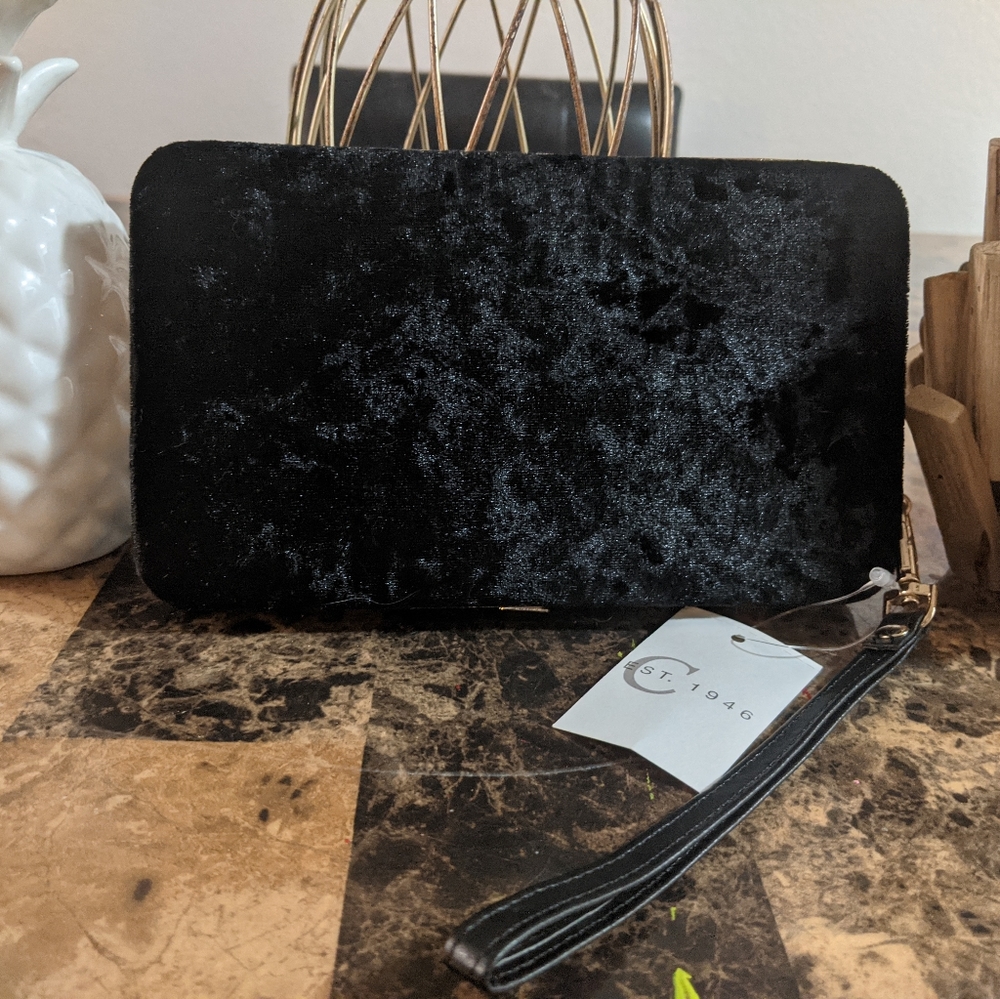 Cato black velvet wristlet